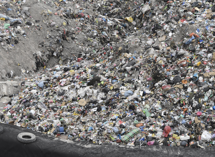 Resultado de imagen para la basura sigue en la paz alpacoma